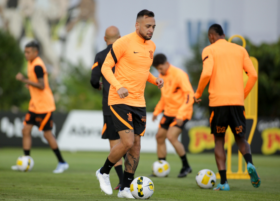 Reapresentação do Timão tem treinos focados em bola parada