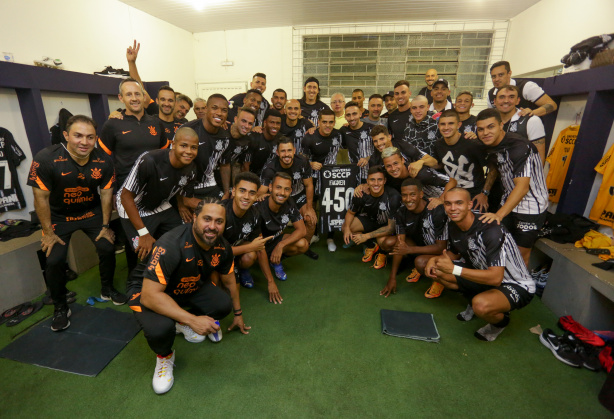Fagner foi homenageado no vestiário