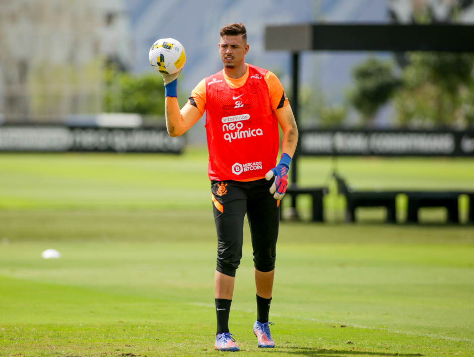 Ivan, goleiro de 25 anos, veio da Ponte Preta e ainda no conseguiu estrear com a camisa do Corinthians; primeira vez pode ser em Londrina