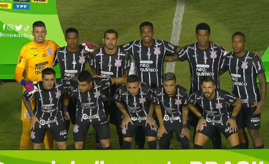 Time do Corinthians perfilado antes do jogo
