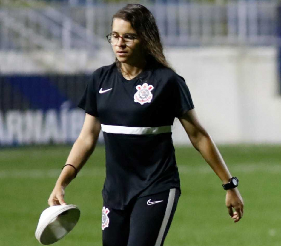 Lizandra celebrou sua chegada ao Corinthians para trabalhar com o time feminino de base do clube