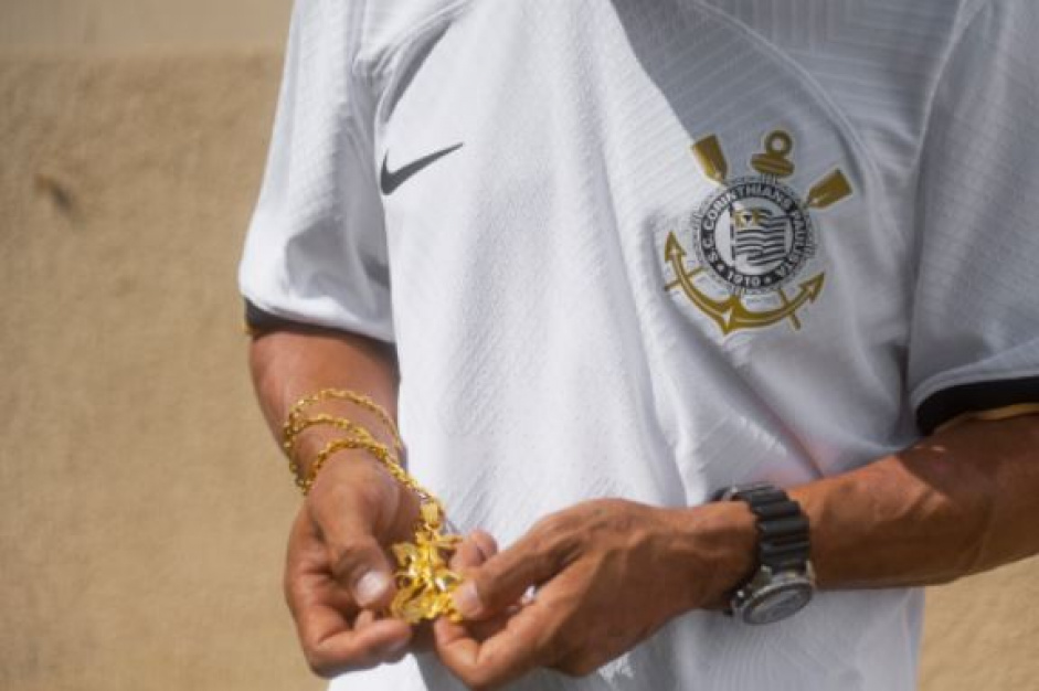 Nova camisa do Corinthians faz homenagem s conquistas de 2012