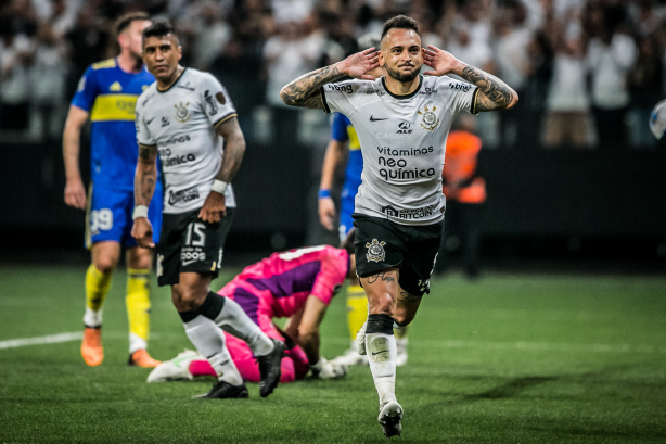 Maycon foi um dos destaques do Corinthians diante do Boca Juniors