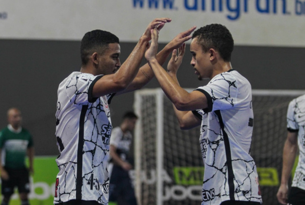 Tim�o venceu a equipe paranaense por 4 a 2 e passou de fase na Copa Mundo do Futsal Sub-21