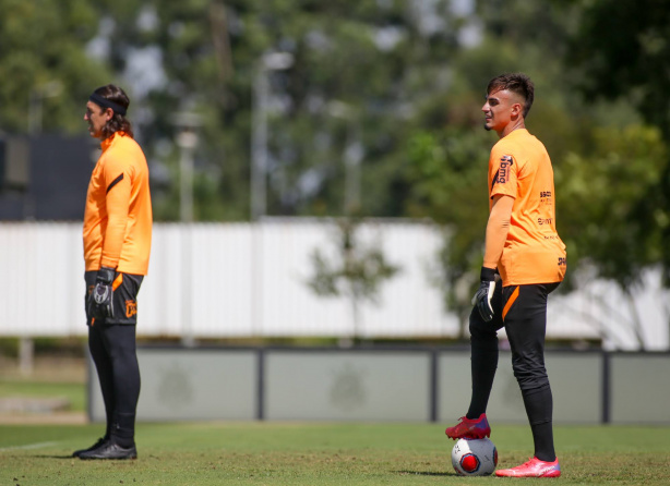 Matheus Donelli (na direita) tem sido um dos escolhidos para substituir Cássio