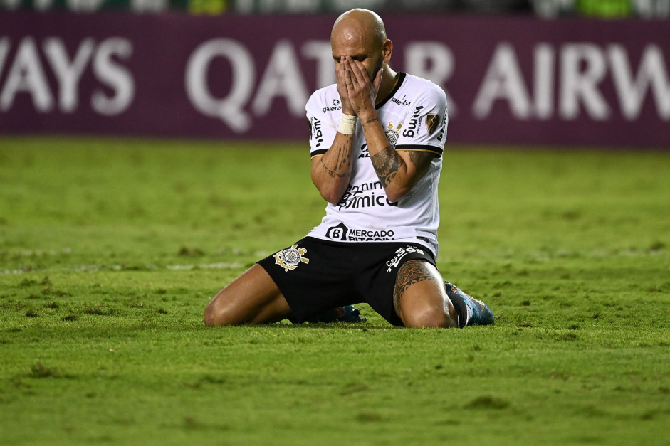 Fbio Santos lamenta pnalti perdido em jogo contra o Deportivo Cali pela Libertadores
