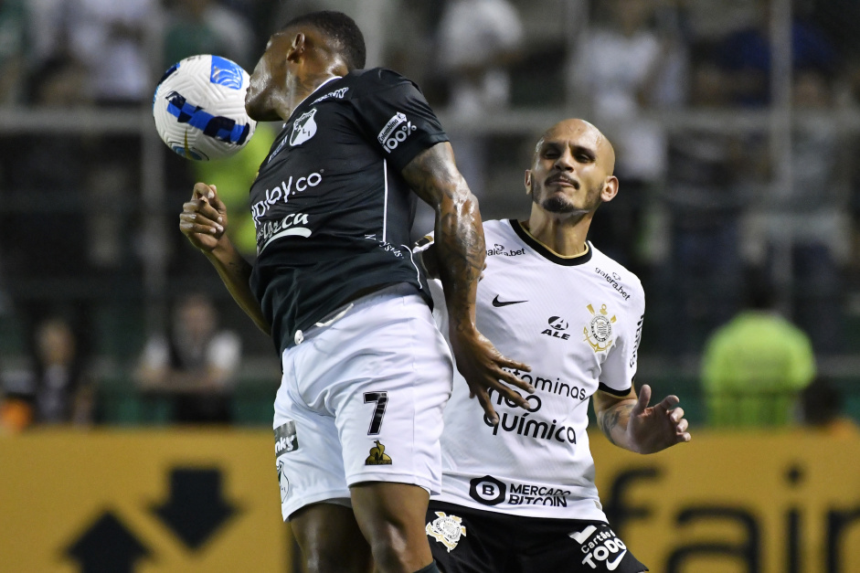 Fbio Santos em ao durante jogo contra o Deportivo Cali, pela Libertadores