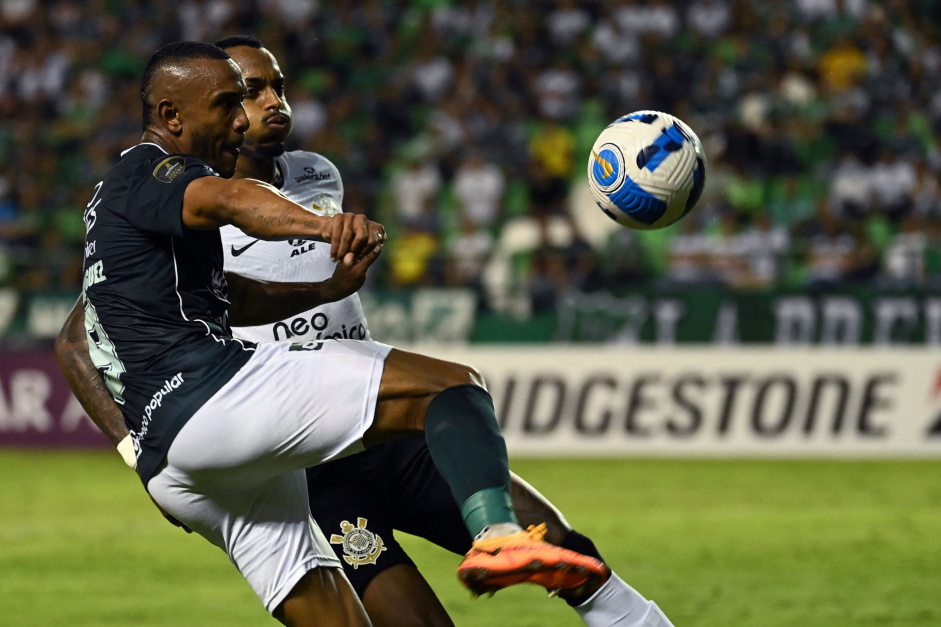 Raul Gustavo conseguiu passar mais um jogo pelo Corinthians sem o time ser vazado