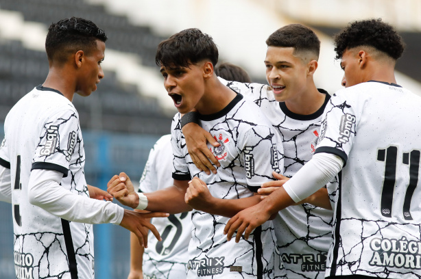 Corinthians garante liderança do seu grupo e rodada determina