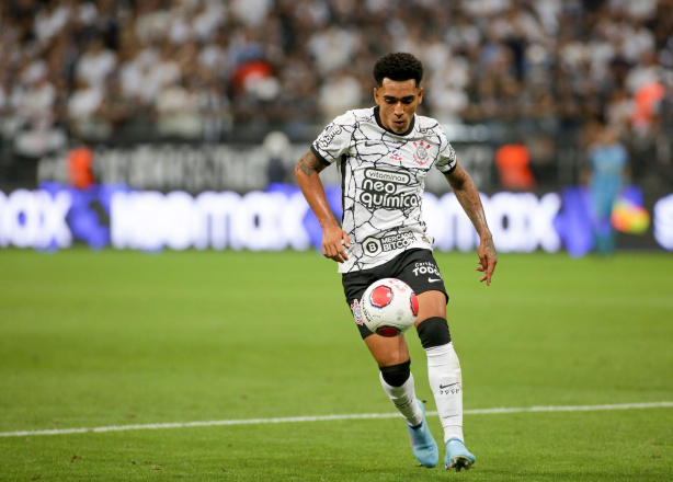 Du Queiroz tem sido peça importante no time de Vítor Pereira
