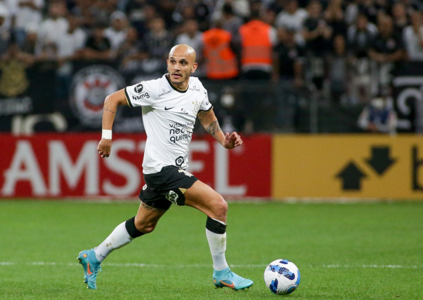 Fábio Santos tem sido utilizado na Libertadores e ainda não atuou no Brasileiro deste ano