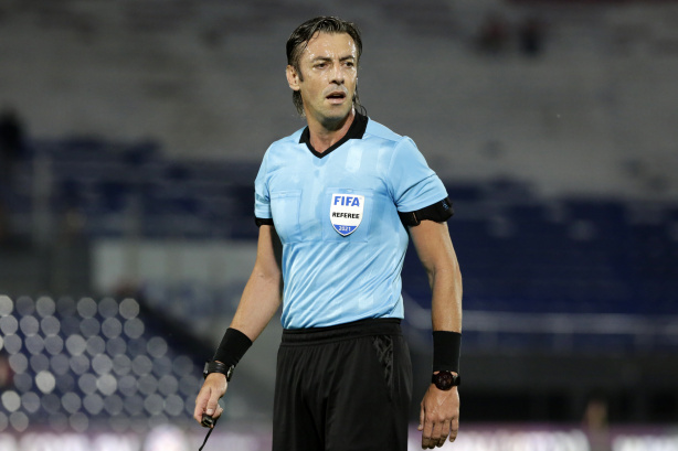 Raphael Claus será o responsável pelo apito no jogo deste domingo
