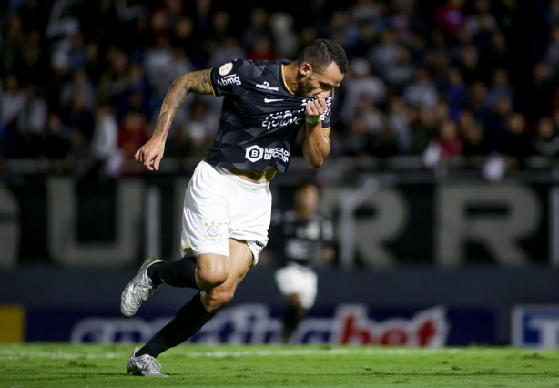 Renato Augusto foi destaque do Corinthians na vitória pelo Brasileiro