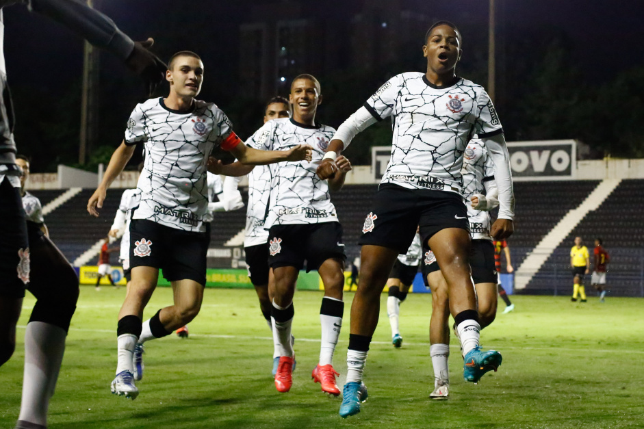 Corinthians visita o Sport nesta tera-feira