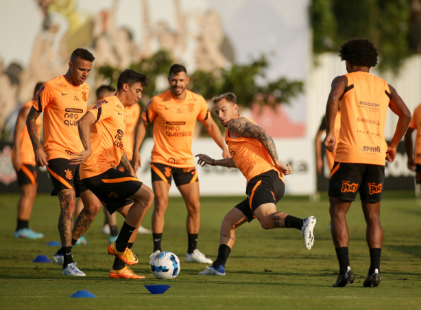 Corinthians segue com revezamento na equipe titular, algo que fooi criticado por Rivellino