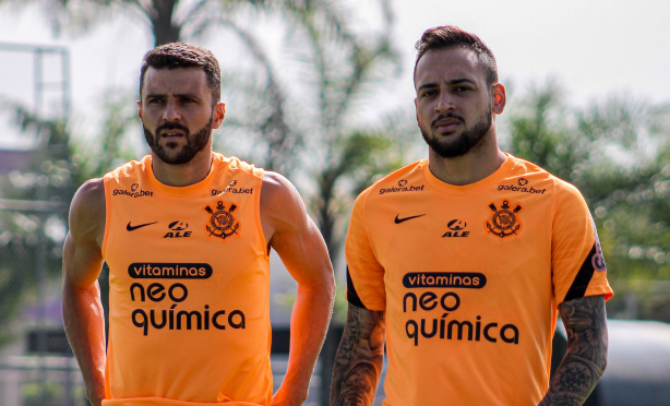 Maycon comentou sobre o primeiro gol de Júnior Moraes com a camisa do Corinthians