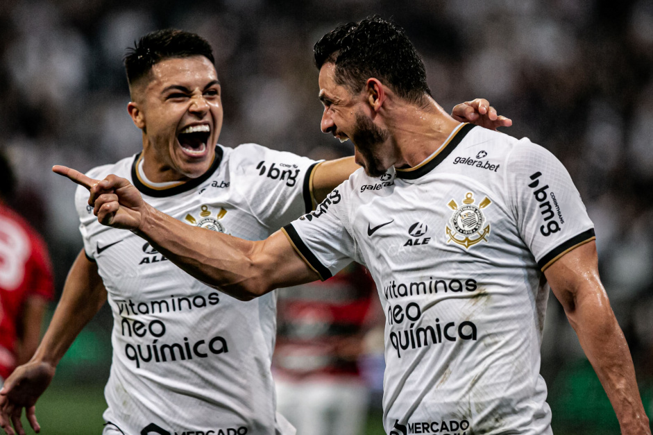 Corinthians tenta manter liderança do Brasileiro