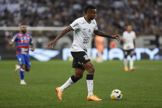 J� marcou o gol do empate do Corinthians contra o Internacional e foi eleito o melhor da partida