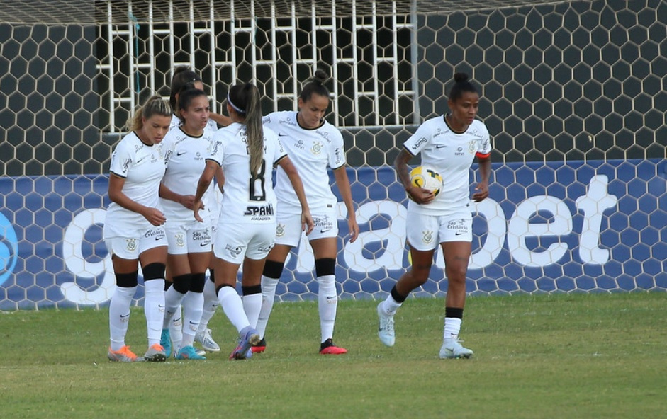 Corinthians venceu o Cresspom por 3 a 0 na tarde deste domingo pelo Brasileiro Feminino