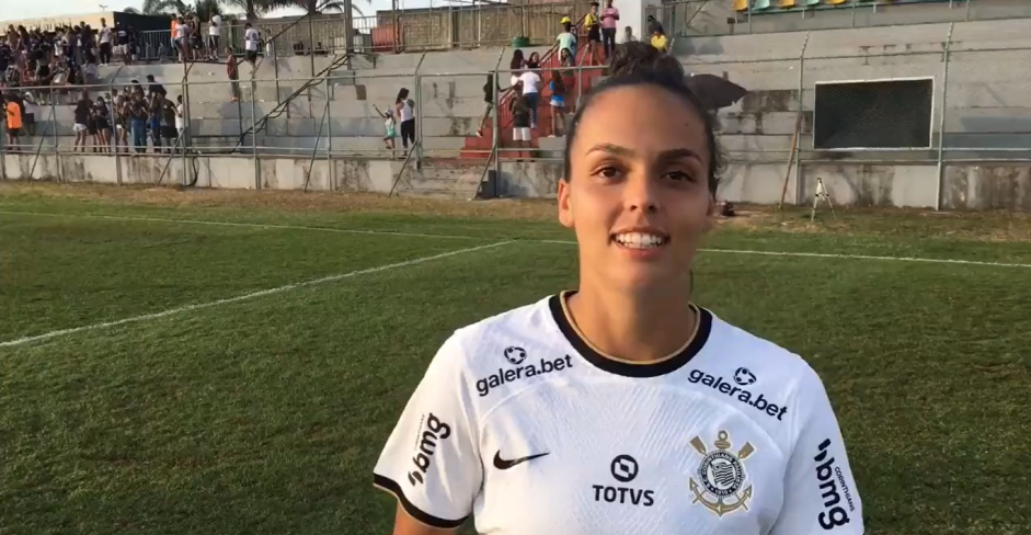 Gabi Portilho marcou o terceiro gol do Corinthians na vitria contra o Cresspom; jogadora comemorou o tento marcado em sua terra natal