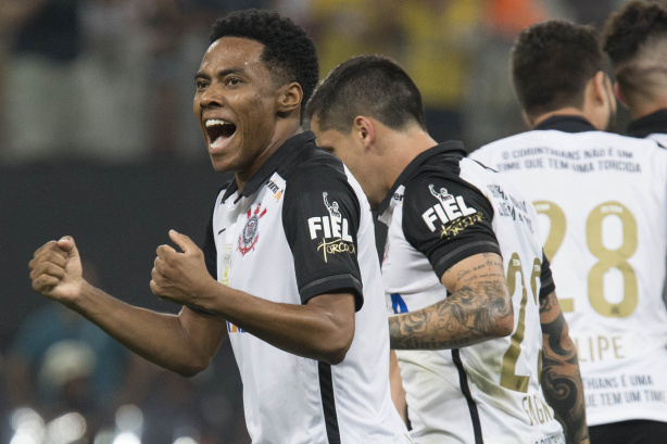 Elias, que marcou 41 gols e conquistou quatro t�tulos pelo Corinthians, declarou torcida na final