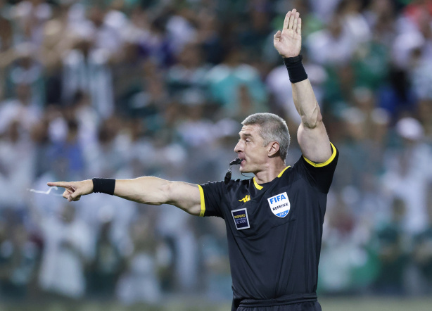�rbitro volta a apitar jogo do Tim�o neste Brasileir�o