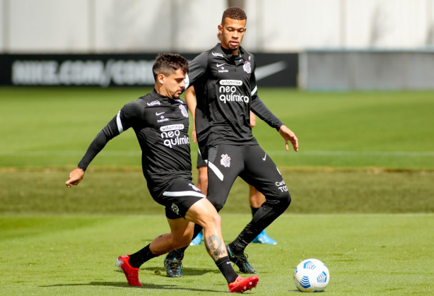 Fagner e Jo�o Victor s�o desfalques para o Corinthians neste domingo