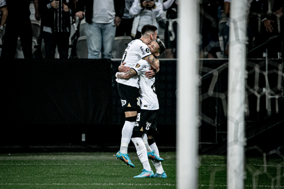 Corinthians volta a entrar em campo neste sbado