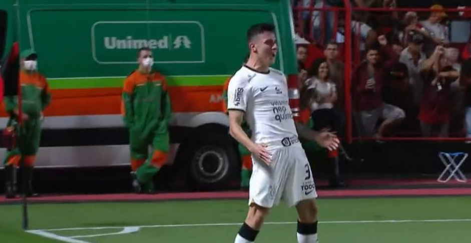 Corinthians volta a vencer e assume a lideran&Atilde;&sect;a provis&Atilde;&sup3;ria do Brasileir&Atilde;&pound;o  ao bater o Atl&Atilde;&copy;tico-GO