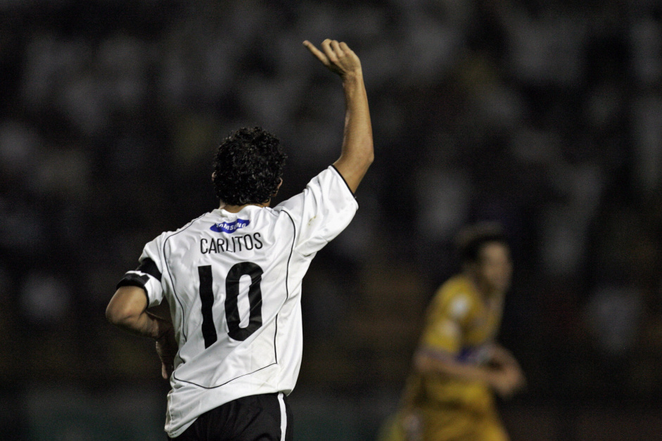 Ídolo do Corinthians, Jô anuncia aposentadoria do futebol 