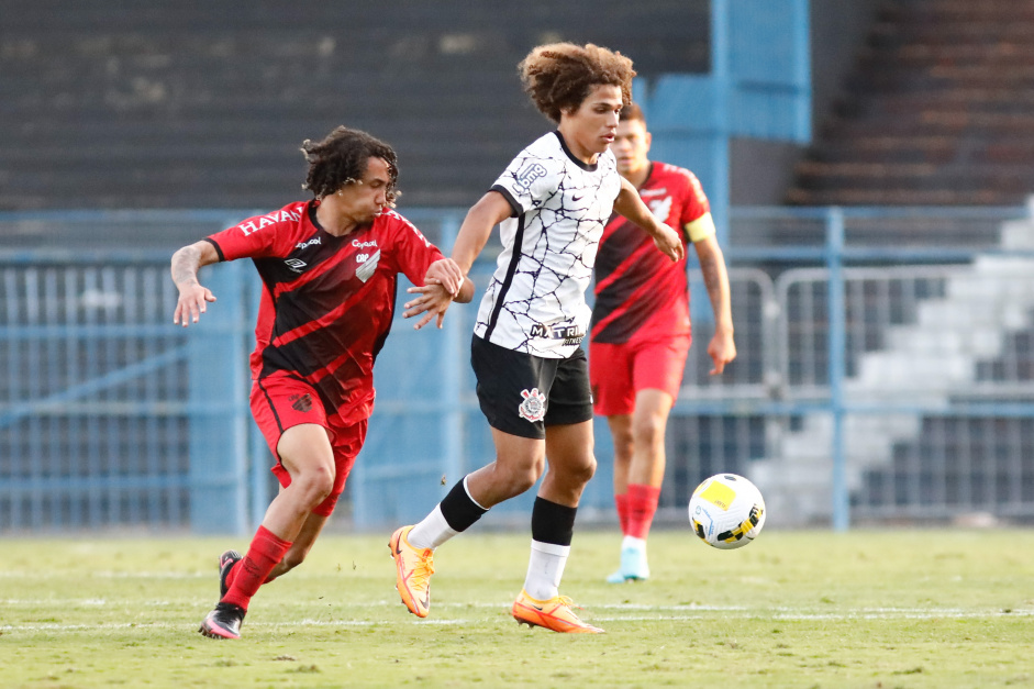 Corinthians bate Atlético-PR e é campeão do Brasileiro Sub-20 