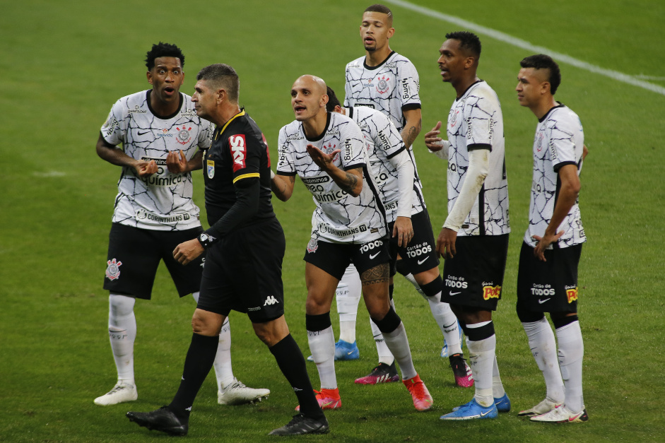 Marcelo de Lima Henrique apitou jogo polmico do Corinthians no ano passado