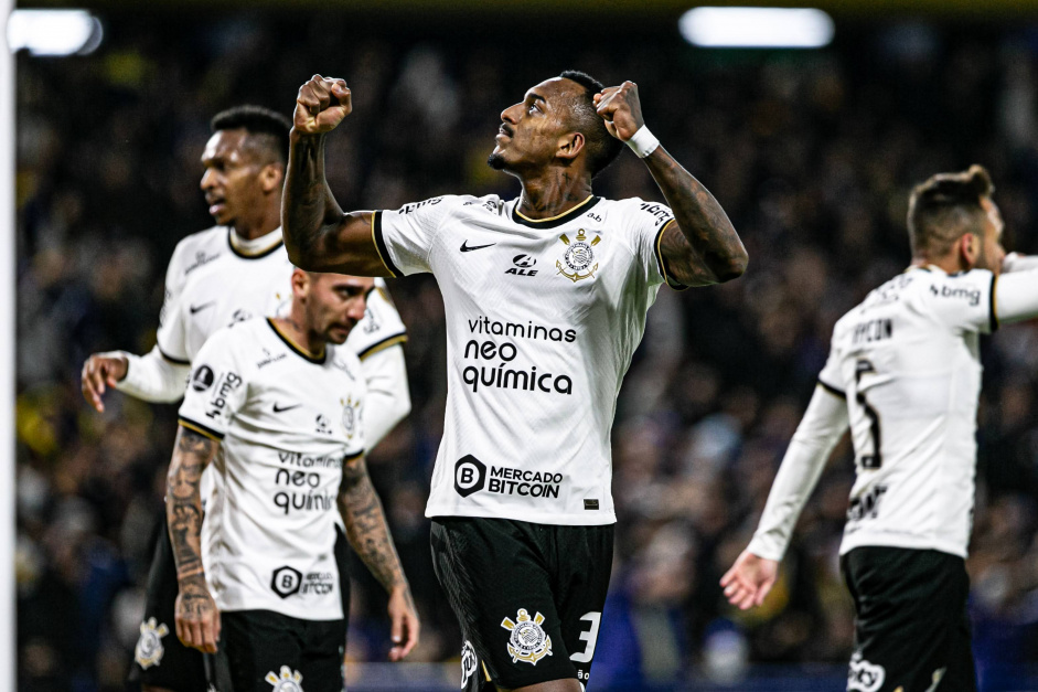 Corinthians segue na liderana do Brasileiro