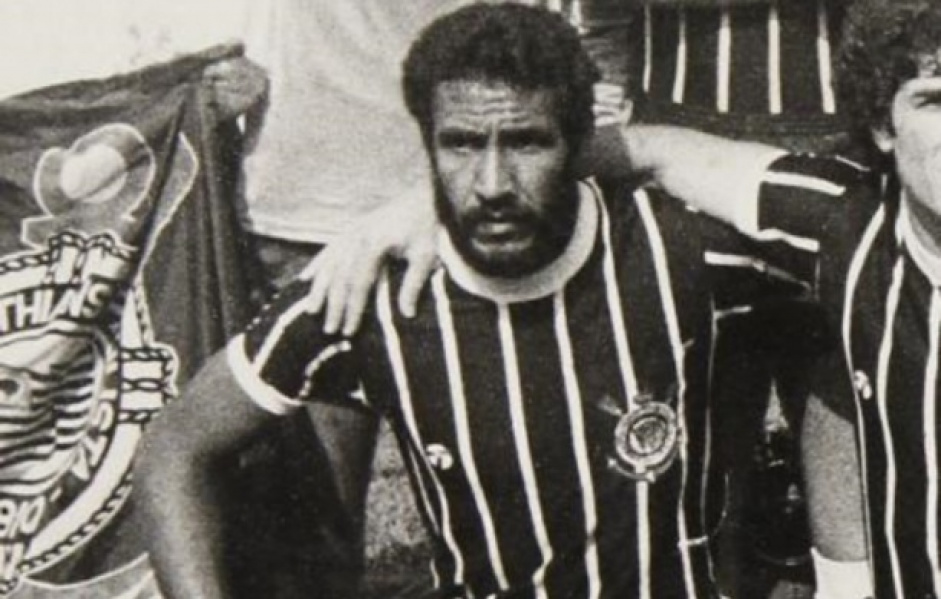 Mauro, primeiro agachado da esquerda para direita, foi tricampeo paulista pelo Corinthians