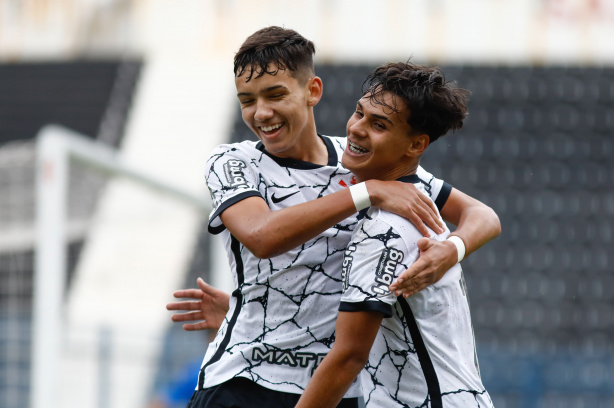 Corinthians venceu o Audax e se classificou na primeira colocao do grupo