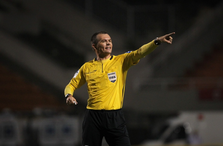 Leandro Pedro Vuaden ser o rbitro de Corinthians e Athletico Paranaense