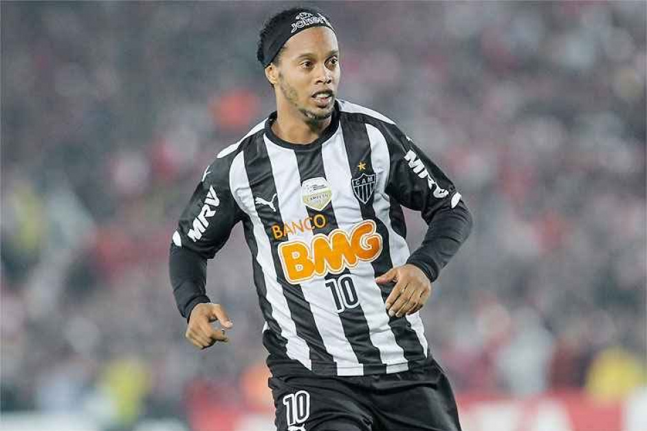 Ronaldinho Gacho quase ficou fora do Mundial de Clubes em 2013 por uma leso igual ao de Maycon