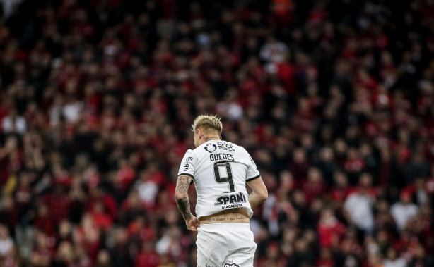 Róger Guedes recebeu elogios da  torcida do Corinthians