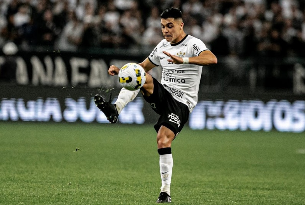 Roni recebeu algumas avaliações de Vítor Pereira