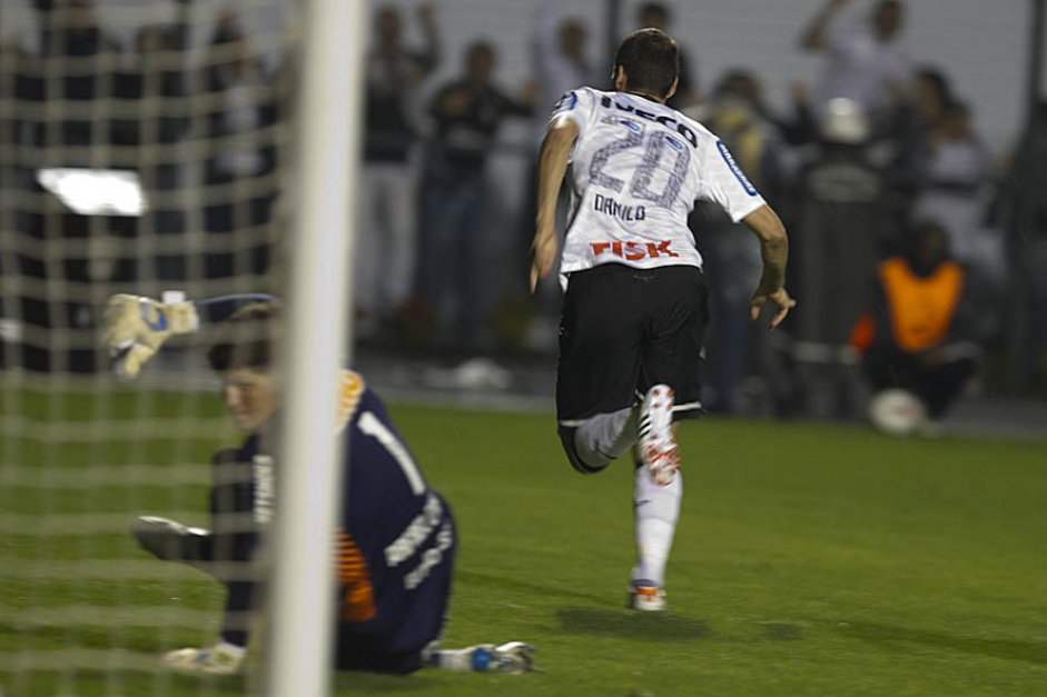 Danilo marcou o gol de empate que garantiu o Corinthians na final da Libertadores 2012