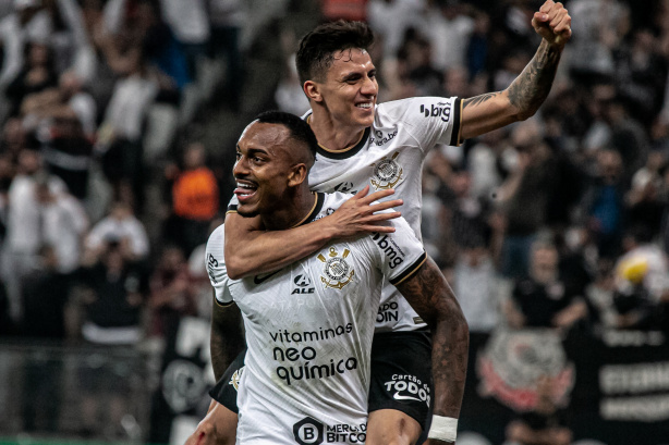 Mantuan e Raul Gustavo foram dois dos jogadores da base que se destacaram na partida.