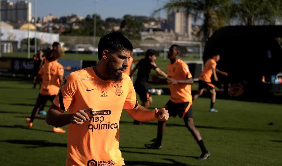 Bruno Méndez já participou dos treinos com o elenco do Corinthians e pode ser opção para Vítor Pereira neste sábado