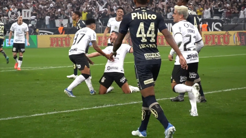 Giuliano e Du Queiroz 'dividiram' o segundo gol da vitória do Corinthians contra o Santos