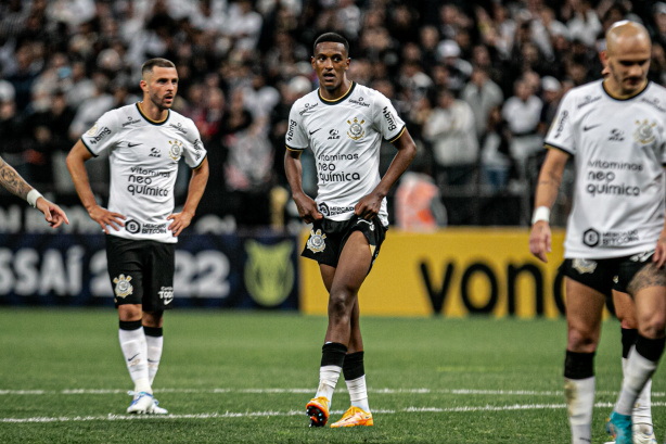Robert Renan foi titular do Corinthians pela segunda vez e foi eleito o melhor em campo pela Fiel