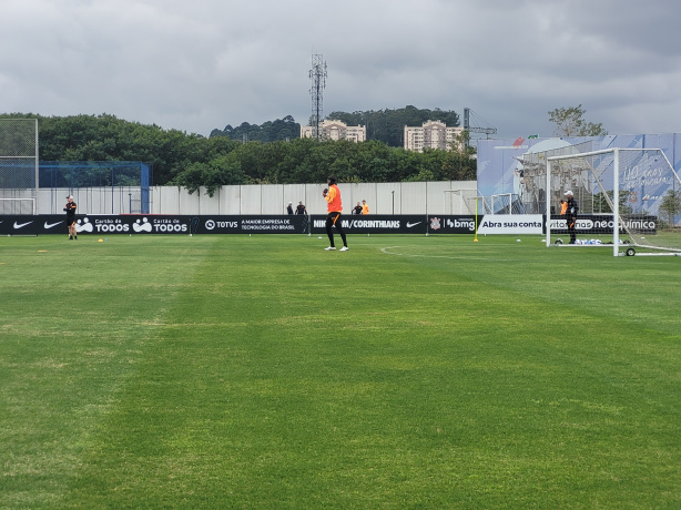 Elenco do Corinthians se reapresentou neste domingo no CT Joaquim Grava