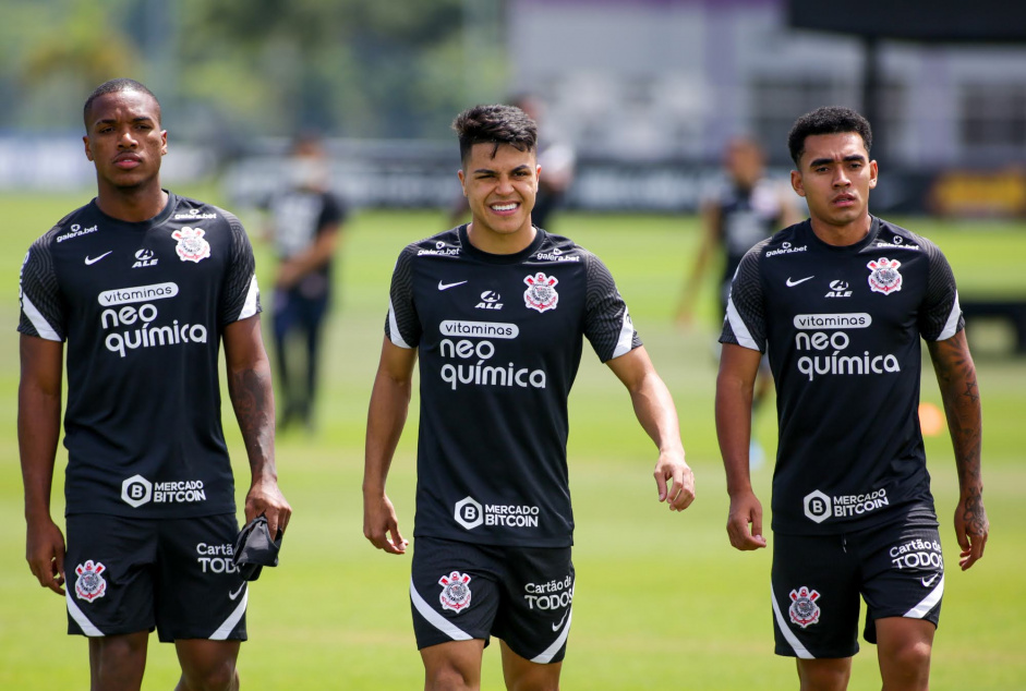 Xavier e Roni serão os únicos volantes de origem disponíveis para Vítor Pereira se Du Queiroz se tornar desfalque para o Corinthians