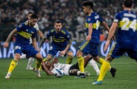 Willian deslocou o ombro direito no final do segundo tempo entre Corinthians e Boca Juniors
