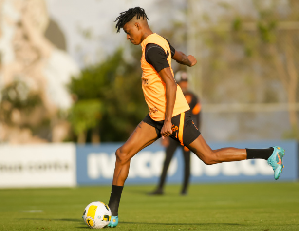 Robson Bambu foi apresentado pelo Corinthians no início de fevereiro e, até agora, atuou nove vezes pela equipe