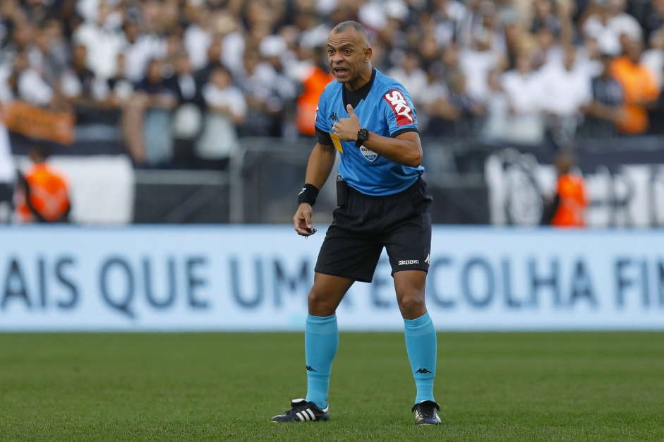 Wilton Pereira volta a apitar confronto do Corinthians no Brasileirão 2022