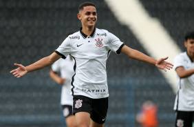 Bahia assinou seu primeiro contrato profissional com o Corinthians